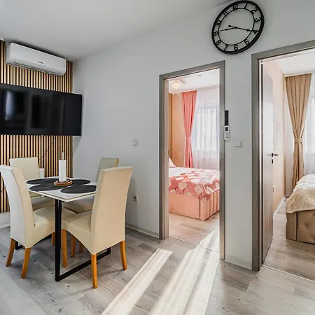 Two Bedroom Jose With Private Parking Apartamento Liubliana
