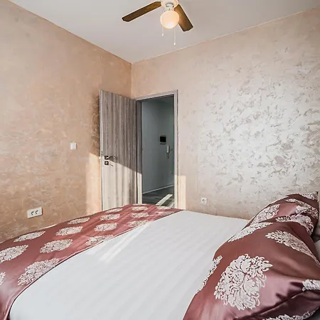 Two Bedroom Jose With Private Parking Apartment *
