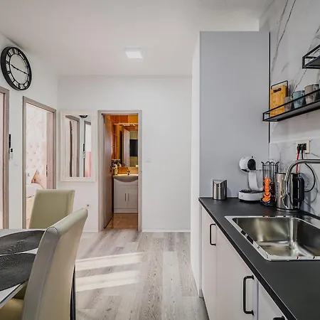 Two Bedroom Jose With Private Parking Apartment