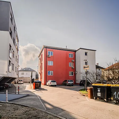 Two Bedroom Jose With Private Parking Apartment